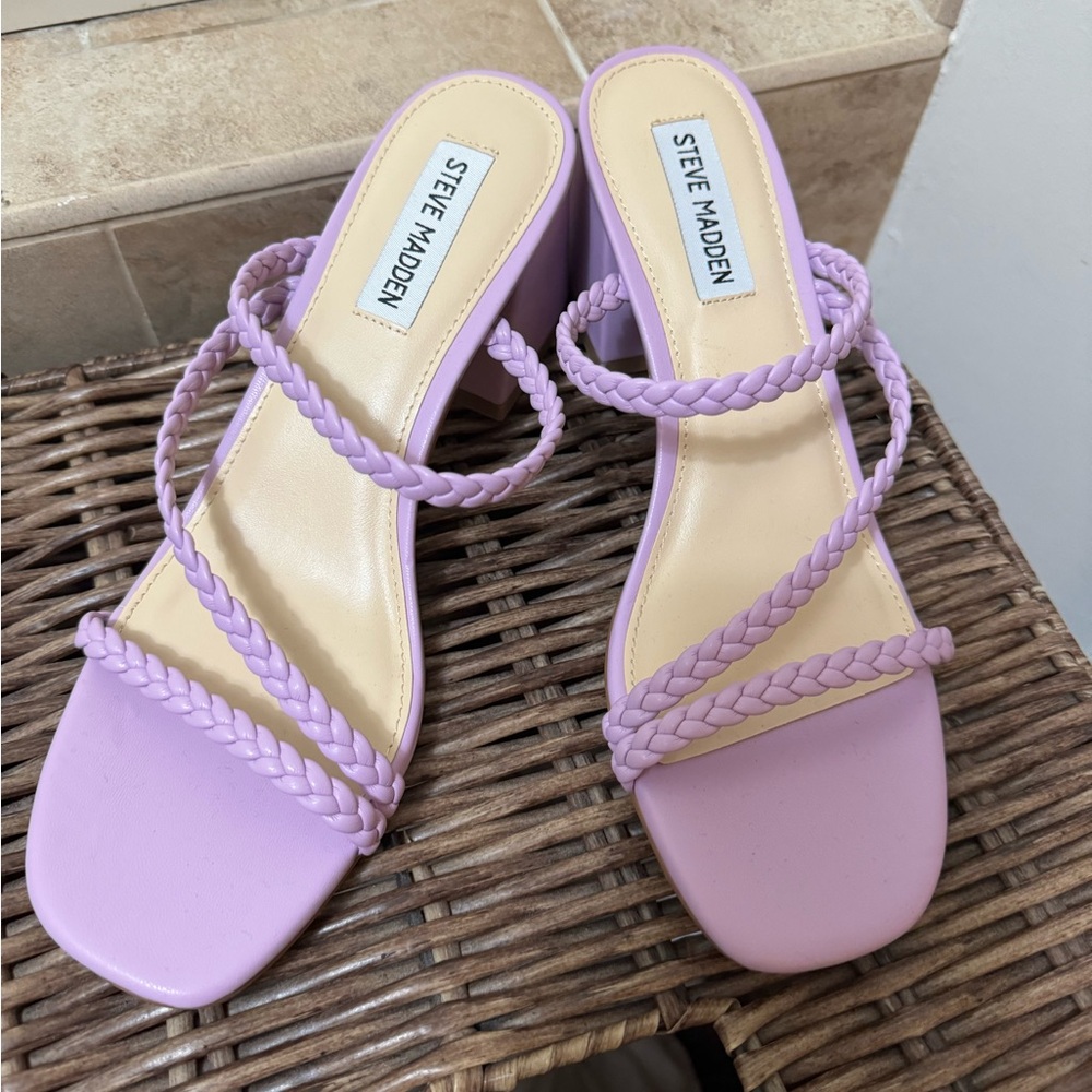 Purple Steve Madden women’s sandals never worn size 8